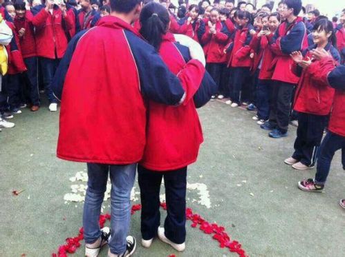 �������������������ʮ���� ͬѧΧ�۹���