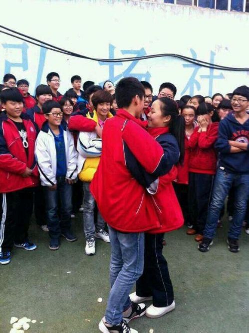 �������������������ʮ���� ͬѧΧ�۹���