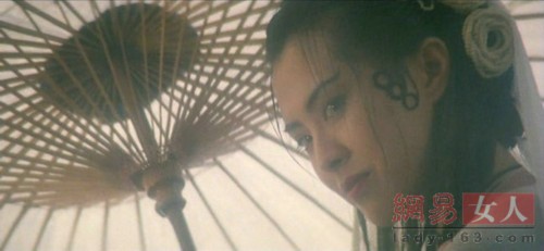 ���ƾ���һ�У�Ů�ǹ�װ��������˭���з���