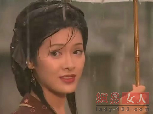 ���ƾ���һ�У�Ů�ǹ�װ��������˭���з���