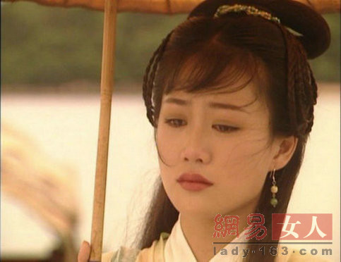 ���ƾ���һ�У�Ů�ǹ�װ��������˭���з���