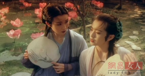 ���ƾ���һ�У�Ů�ǹ�װ��������˭���з���