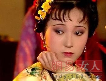 ���ƾ���һ�У�Ů�ǹ�װ��������˭���з���