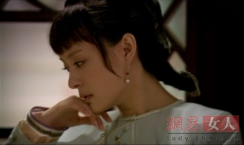 ���ƾ���һ�У�Ů�ǹ�װ��������˭���з���