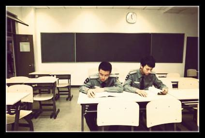 日前,在央视网记者采访过程中,很多人表示,河北农业大学保卫处一名工作人员要求硕士毕业,有些大材小用。