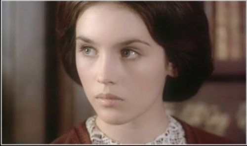 �շ���������������ϼ �۲�����ľ�ɫŮ��