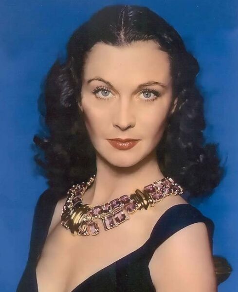 �շ���������������ϼ �۲�����ľ�ɫŮ��