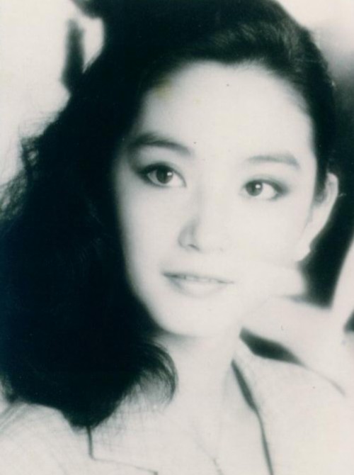 �շ���������������ϼ �۲�����ľ�ɫŮ��