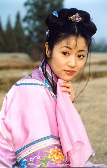 �շ���������������ϼ �۲�����ľ�ɫŮ��