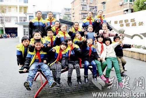 �人һСѧ10��˫��̥Ϊ���ڹ�������һ����(ͼ)