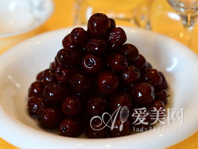 春季花粉满天飞 防过敏吃 一红一白 就好