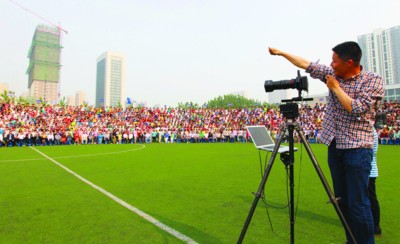 合肥一中霸气毕业照:2300人拍2.5米“全家福”(图)