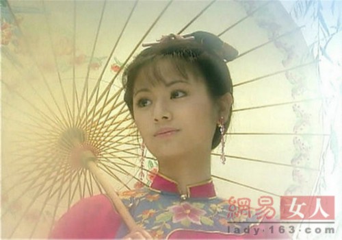 ���ƾ���һ�У�Ů�ǹ�װ��������˭���з���