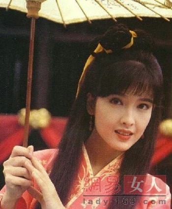 ���ƾ���һ�У�Ů�ǹ�װ��������˭���з���