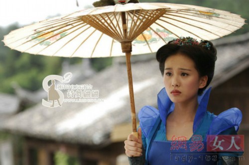 ���ƾ���һ�У�Ů�ǹ�װ��������˭���з���