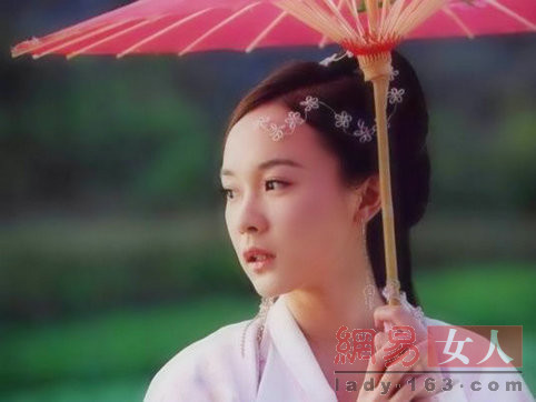 ���ƾ���һ�У�Ů�ǹ�װ��������˭���з���