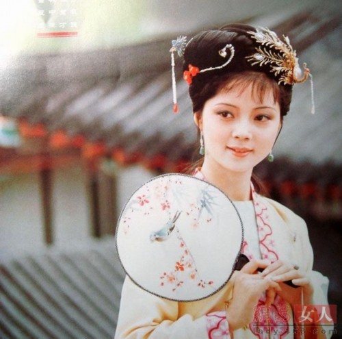 ���ƾ���һ�У�Ů�ǹ�װ��������˭���з���