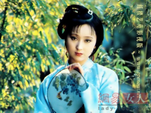 ���ƾ���һ�У�Ů�ǹ�װ��������˭���з���