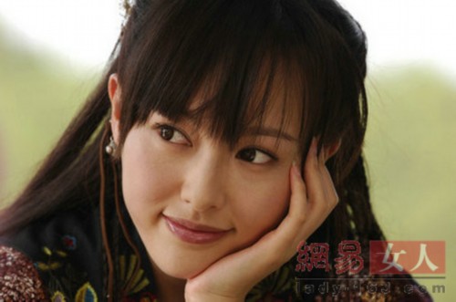 ���ƾ���һ�У�Ů�ǹ�װ��������˭���з���