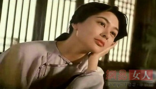 ���ƾ���һ�У�Ů�ǹ�װ��������˭���з���