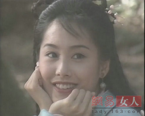 ���ƾ���һ�У�Ů�ǹ�װ��������˭���з���