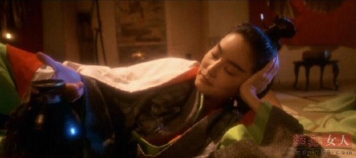 ���ƾ���һ�У�Ů�ǹ�װ��������˭���з���