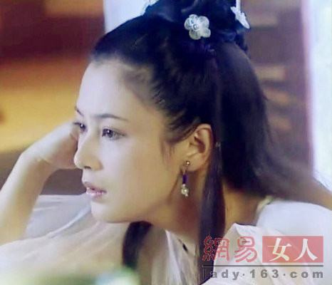 ���ƾ���һ�У�Ů�ǹ�װ��������˭���з���