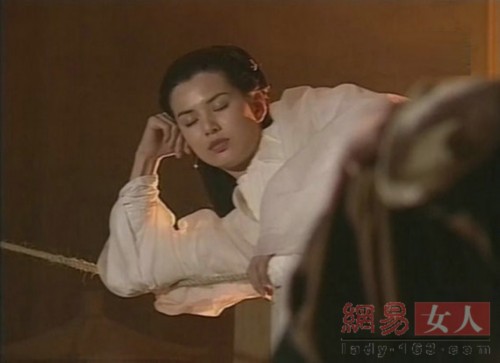 ���ƾ���һ�У�Ů�ǹ�װ��������˭���з���