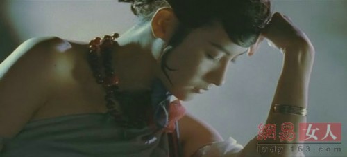 ���ƾ���һ�У�Ů�ǹ�װ��������˭���з���