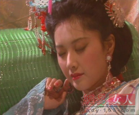 ���ƾ���һ�У�Ů�ǹ�װ��������˭���з���