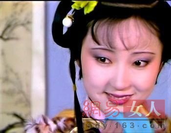 ���ƾ���һ�У�Ů�ǹ�װ��������˭���з���