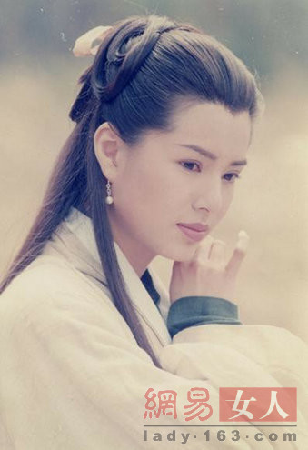 ���ƾ���һ�У�Ů�ǹ�װ��������˭���з���