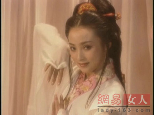 ���ƾ���һ�У�Ů�ǹ�װ��������˭���з���