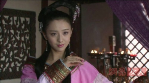 ���ƾ���һ�У�Ů�ǹ�װ��������˭���з���