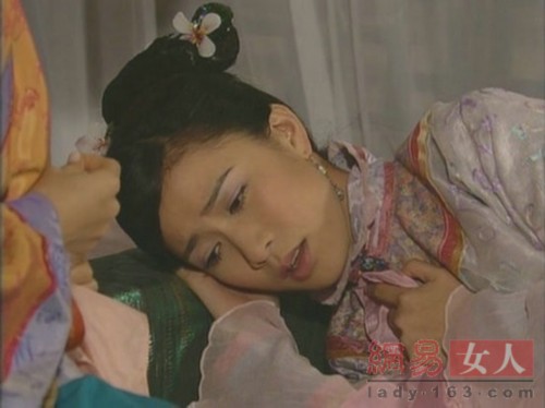 ���ƾ���һ�У�Ů�ǹ�װ��������˭���з���