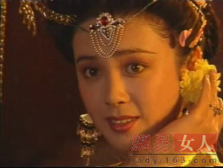 ���ƾ���һ�У�Ů�ǹ�װ��������˭���з���