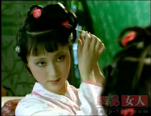 ���ƾ���һ�У�Ů�ǹ�װ��������˭���з���