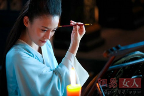 ���ƾ���һ�У�Ů�ǹ�װ��������˭���з���