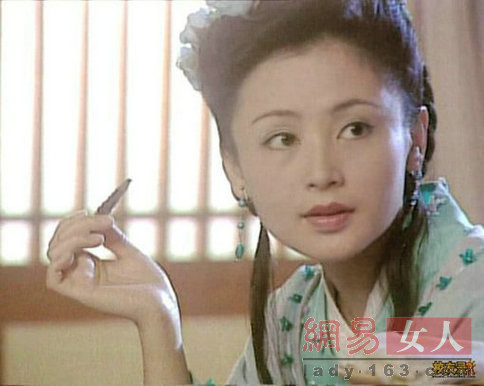 ���ƾ���һ�У�Ů�ǹ�װ��������˭���з���