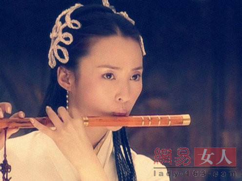 ���ƾ���һ�У�Ů�ǹ�װ��������˭���з���