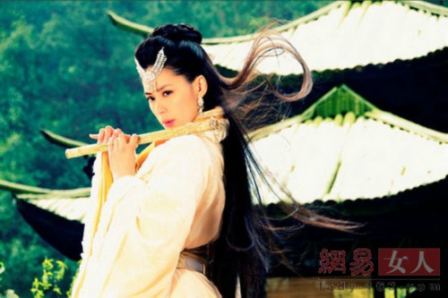 ���ƾ���һ�У�Ů�ǹ�װ��������˭���з���