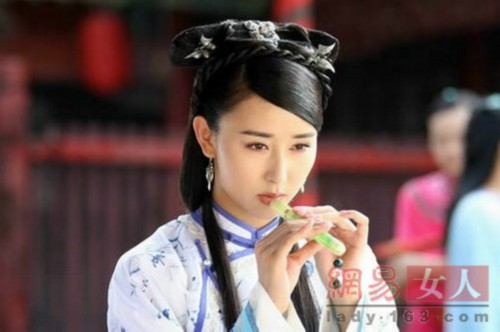 ���ƾ���һ�У�Ů�ǹ�װ��������˭���з���