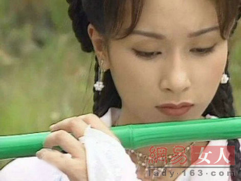 ���ƾ���һ�У�Ů�ǹ�װ��������˭���з���