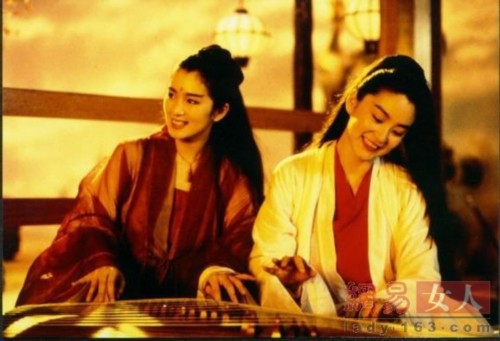 ���ƾ���һ�У�Ů�ǹ�װ��������˭���з���