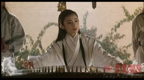 ���ƾ���һ�У�Ů�ǹ�װ��������˭���з���