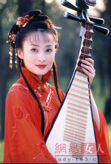 ���ƾ���һ�У�Ů�ǹ�װ��������˭���з���