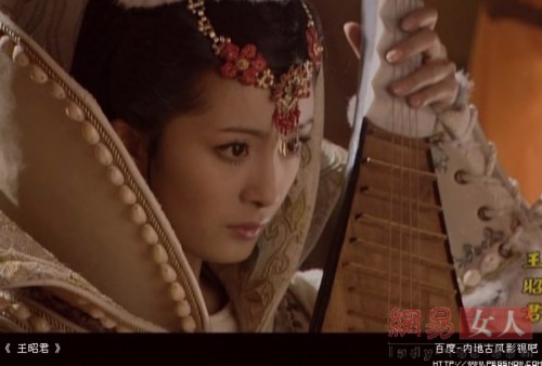 ���ƾ���һ�У�Ů�ǹ�װ��������˭���з���