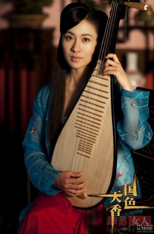 ���ƾ���һ�У�Ů�ǹ�װ��������˭���з���