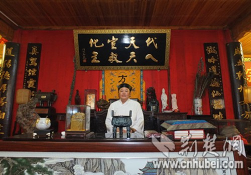 �й�����ʷ�ϵ�һλŮ����