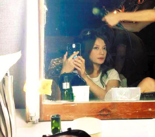 “天后吸毒”网络疯传 疑似圈中人自爆料